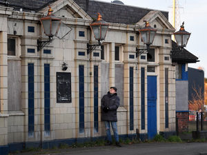 Supporting image for story: Historian calls for pub's famous gaslights to be saved