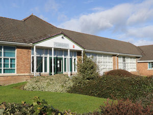 Supporting image for story: To protect from Covid, online lessons or extra week of holiday for some pupils