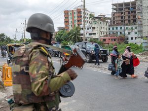 Supporting image for story: Bangladesh returning to normal after violent clashes that killed nearly 200