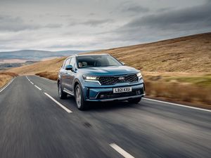 Supporting image for story: First Drive: Plug-in hybrid power furthers the Kia Sorento’s appeal