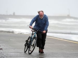 Supporting image for story: Storm Amy: Worst-hit residents in north-west Ireland told to ‘shelter in place’