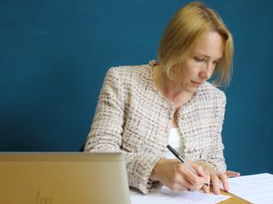 Supporting image for story: MP warns people will turn to 'dangerous DIY dentistry' if NHS contracts are not sorted