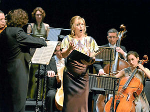 Supporting image for story: Opera star Lesley wows Theatre Severn audience