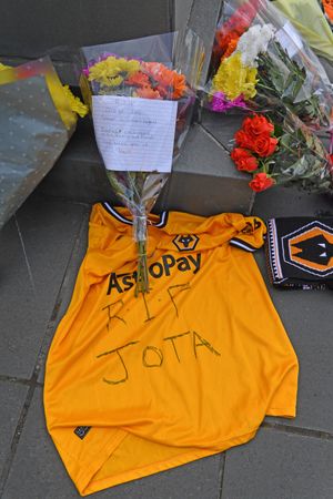 Wolves fans leave tributes after the sudden and tragic death of Diogo Jota
