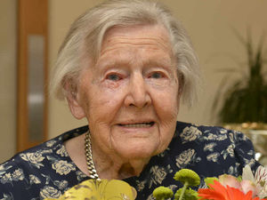 Supporting image for story: Molly marks 104 years with party in Whitchurch