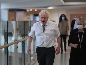 Supporting image for story: Boris Johnson says sorry for not wearing mask on hospital visit