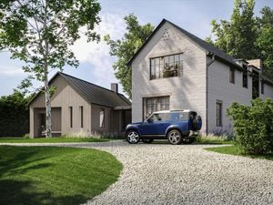 Supporting image for story: 'One of the finest houses available' in a Shropshire town is up for sale for £1.75m - take a look at the 'magnificent' interior