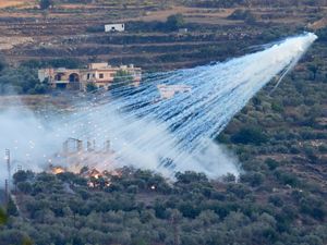 Supporting image for story: Israel hit Lebanese residential buildings with white phosphorous – rights group