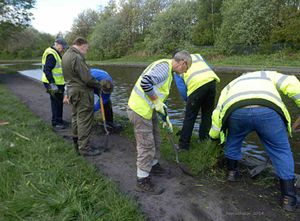 Volunteers clear the towpath, picture: Ann Johnson