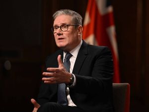 Supporting image for story: UK temporarily closes embassy in Tehran