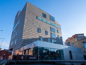 Supporting image for story: Black Country art gallery set to reopen free library featuring thousands of books and resources