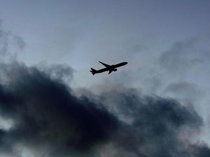 Supporting image for story: Up to 124,000 aviation industry jobs could be lost, report warns