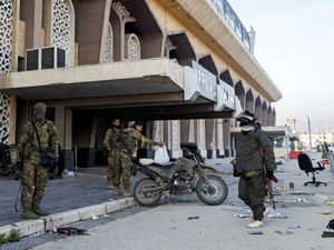 Supporting image for story: Syrian insurgents capture four towns as government forces reclaim some territory