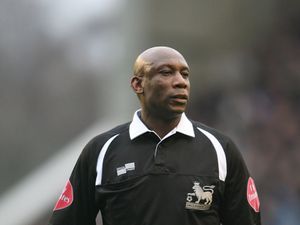 Supporting image for story: Trailblazing referee Uriah Rennie dies aged 65