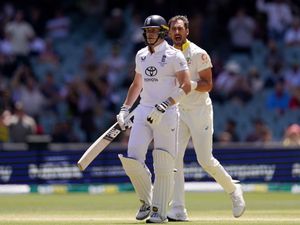 Supporting image for story: England lose Jamie Smith as Australia close in on Ashes victory