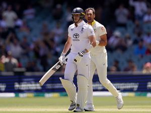 Supporting image for story: England lose Jamie Smith as Australia close in on Ashes victory