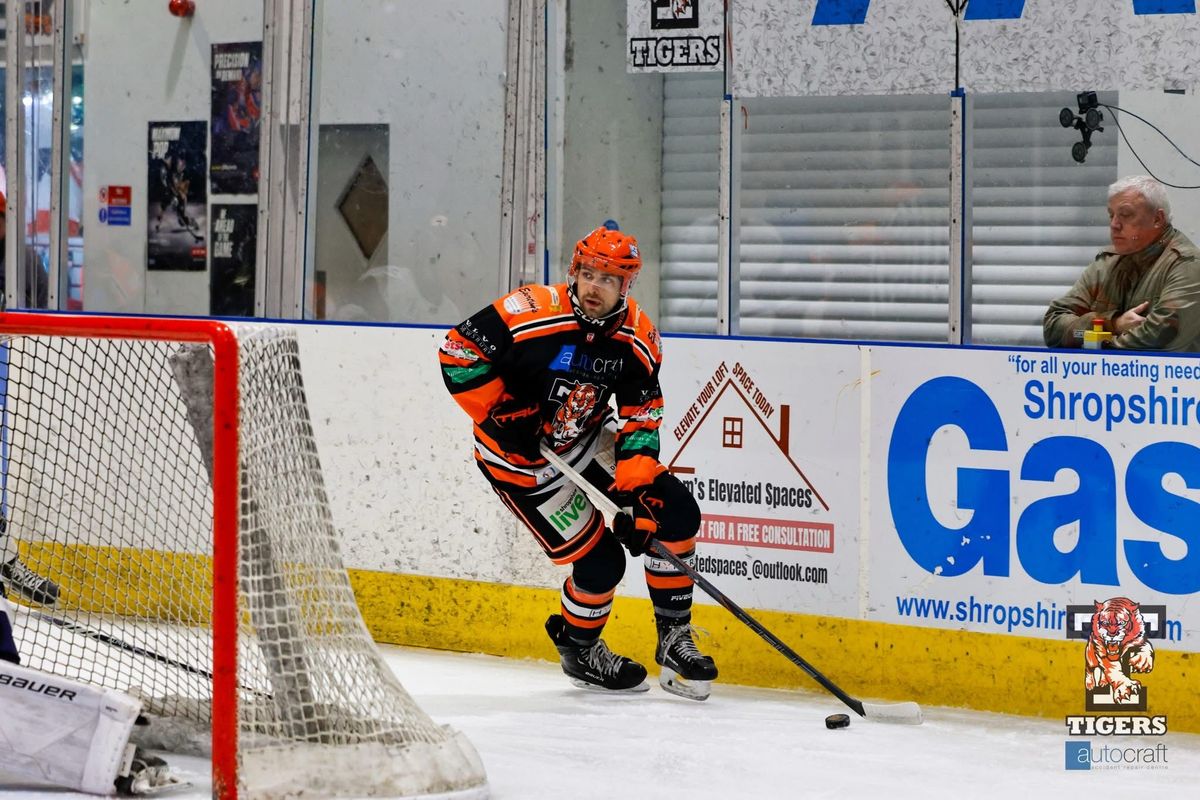 Henderson makes it a Canadian double for the Tigers