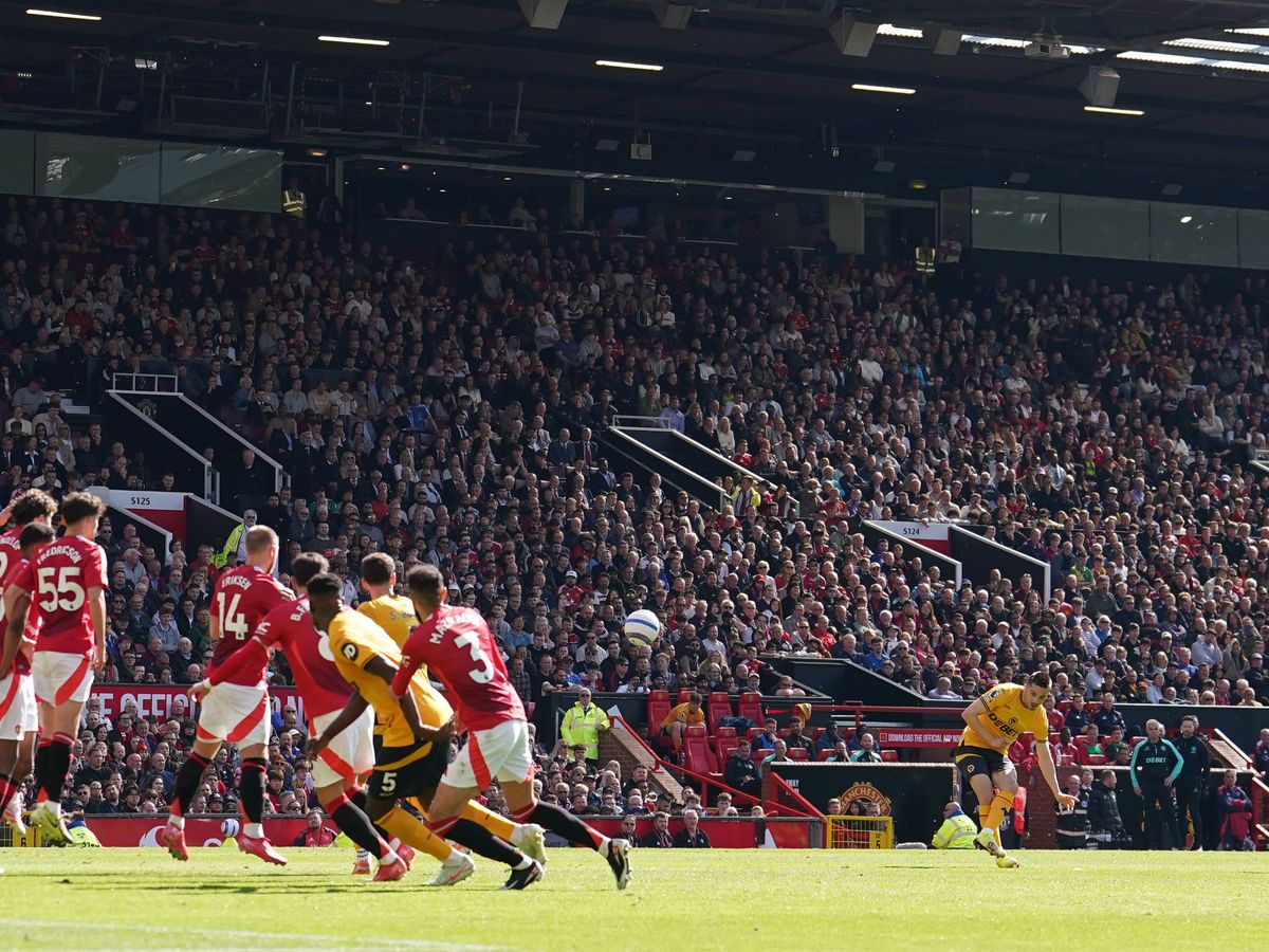 Pablo Sarabia free-kick stuns Man Utd as Wolves seal historic league double