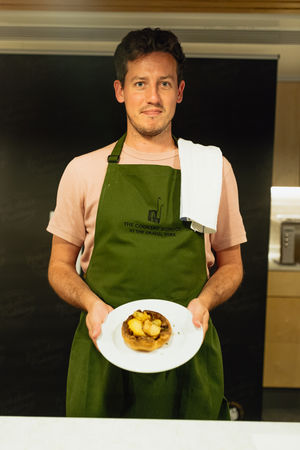 Tom Casson, War of the Roses - Lancashire Hotpot inside a Yorkshire Pudding