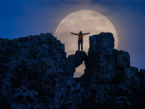 Supporting image for story: Tonight is the last chance to see a beautiful supermoon in the UK sky this year