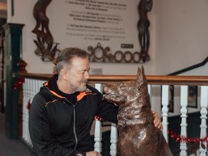 Supporting image for story: Comedian Ricky Gervais unveils statue paying tribute to dog from After Life
