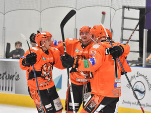 Supporting image for story: Telford Tigers edge win with late strike