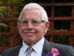 Supporting image for story: Tributes to retired newsman, 86