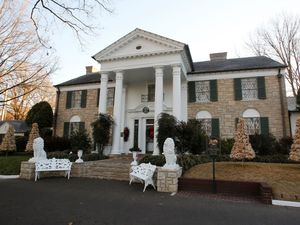 Supporting image for story: Woman charged with bid to defraud Elvis Presley’s family through Graceland sale