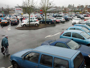 Supporting image for story: Big queue for turkeys in Shropshire's final festive dash