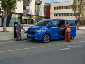 Volkswagen Transporter Shuttle and Kombi electric vans
