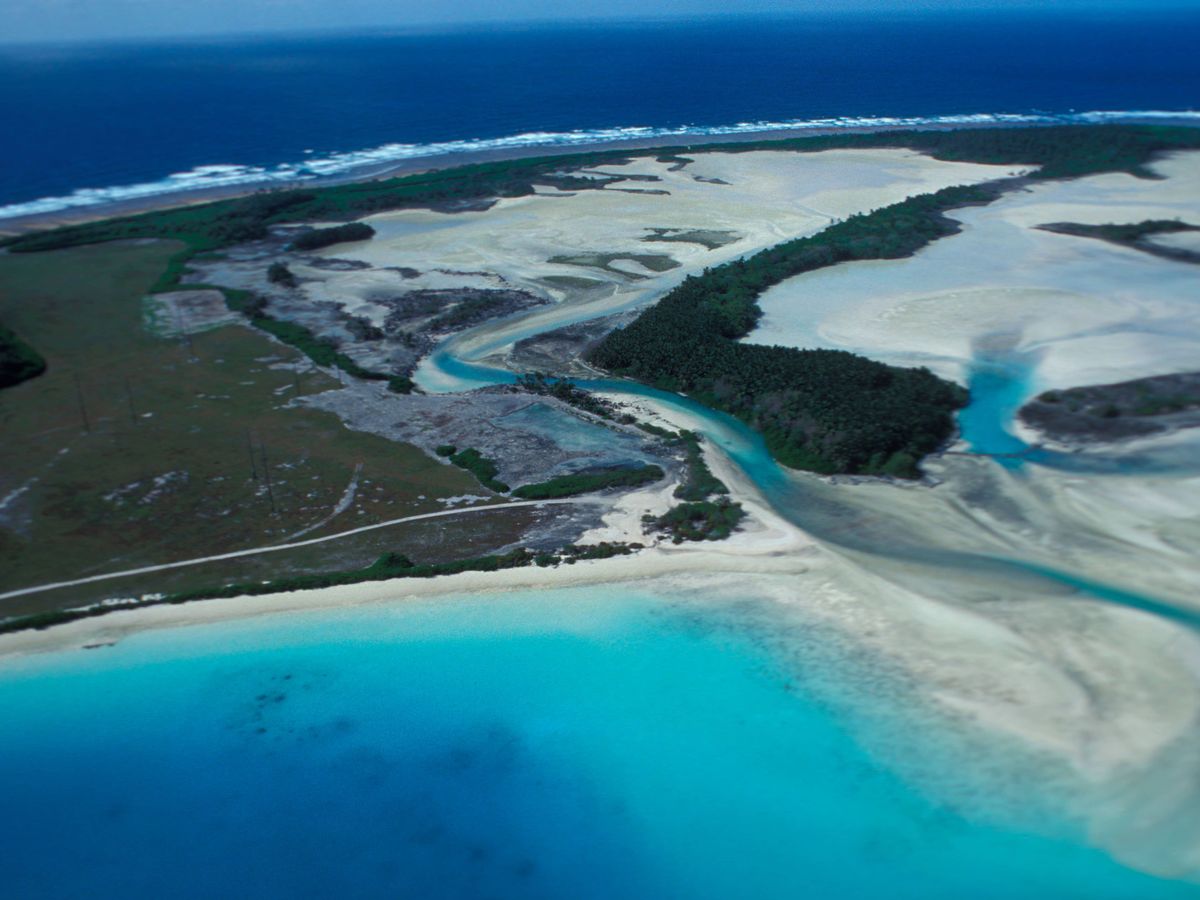 Minister defends ‘good value’ Chagos deal as Badenoch says Trump ‘laughing’
