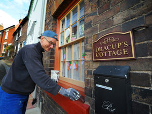 Supporting image for story: Artist's son visits Bridgnorth to complete restoration of his father's unique cottage