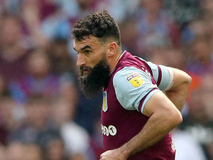 Supporting image for story: Aston Villa boss Steve Bruce brands Mile Jedinak criticism "unfair" with Australian set to continue in defence