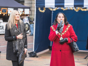 The Mayor of Stafford got the event officially underway. Photo: Ian Knight / Z70 Photography