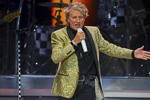 Supporting image for story: Rod Stewart wows crowds at Birmingham Barclaycard arena