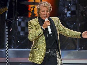 Supporting image for story: Rod Stewart wows crowds at Birmingham Barclaycard arena