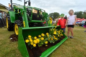 Frasier (three) and Alana Tomson (six)