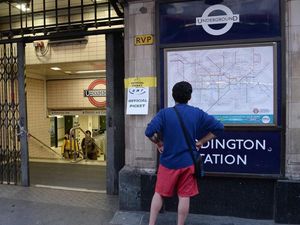 Supporting image for story: These animated underground maps show the actual geography of different cities