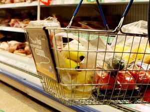 Supporting image for story: Low-income families to receive supermarket vouchers over Christmas holidays