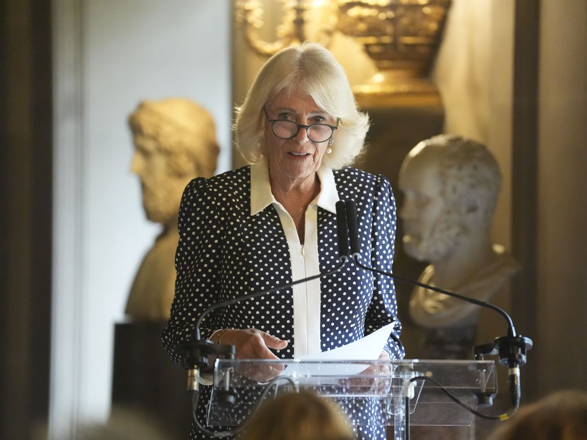 Queen jokes about Pride And Prejudice lake scene during literary festival