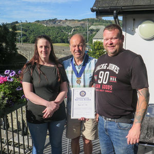 Lisa and Gwyn Davies receiving the award from Past President Robert Evans