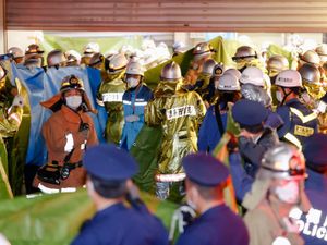 Supporting image for story: 17 people injured after knife attack on Tokyo train