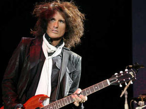 Supporting image for story: Joe Perry flying solo for a UK debut