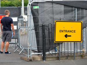 Supporting image for story: PCR test centres to close early despite rising Covid rates