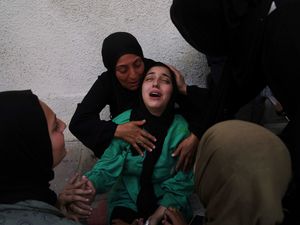 Supporting image for story: Dozens killed in fresh Israeli strikes on Gaza, including 36 at shelter