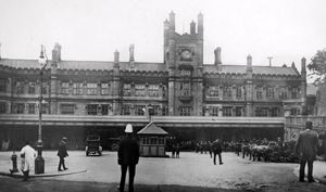 nostalgia pic. Shrewsbury. Shrewsbury Railway Station. Undated, but note the motor cars. About 1914? Immediately after the Great War? This is one of over 23,000 postcards owned by a Shropshire collector covering England and Wales being sold at a special auction at auctioneers Halls at their Battlefield salerooms in Shrewsbury on October 14, 2015. It includes an extensive collection featuring Shropshire. A Halls' spokesman said: "The owner wishes to remain anonymous. He is selling because he has retired from collecting. The value of the collection is £20,000 to £25,000." Library code: Shrewsbury nostalgia 2015.