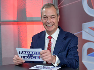 Supporting image for story: Nigel Farage hosts GB News show from Dudley social club
