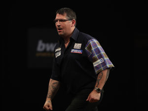 Supporting image for story: Gary Anderson masterminds comeback to set-up quarter-final tie