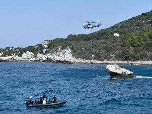 Supporting image for story: At least four dead after migrant boat runs into trouble off Greek island