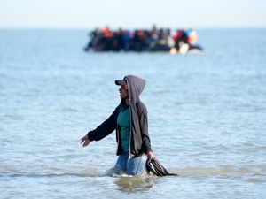 Supporting image for story: Tear gas deployed against migrants in Calais